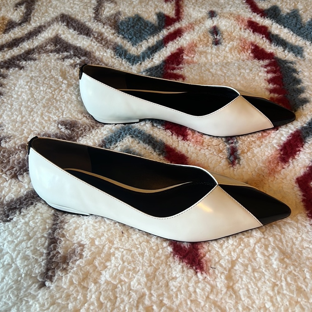 Tory Burch TRIANGLE POINTED FLAT size 8 NWT - Picture 4 of 8